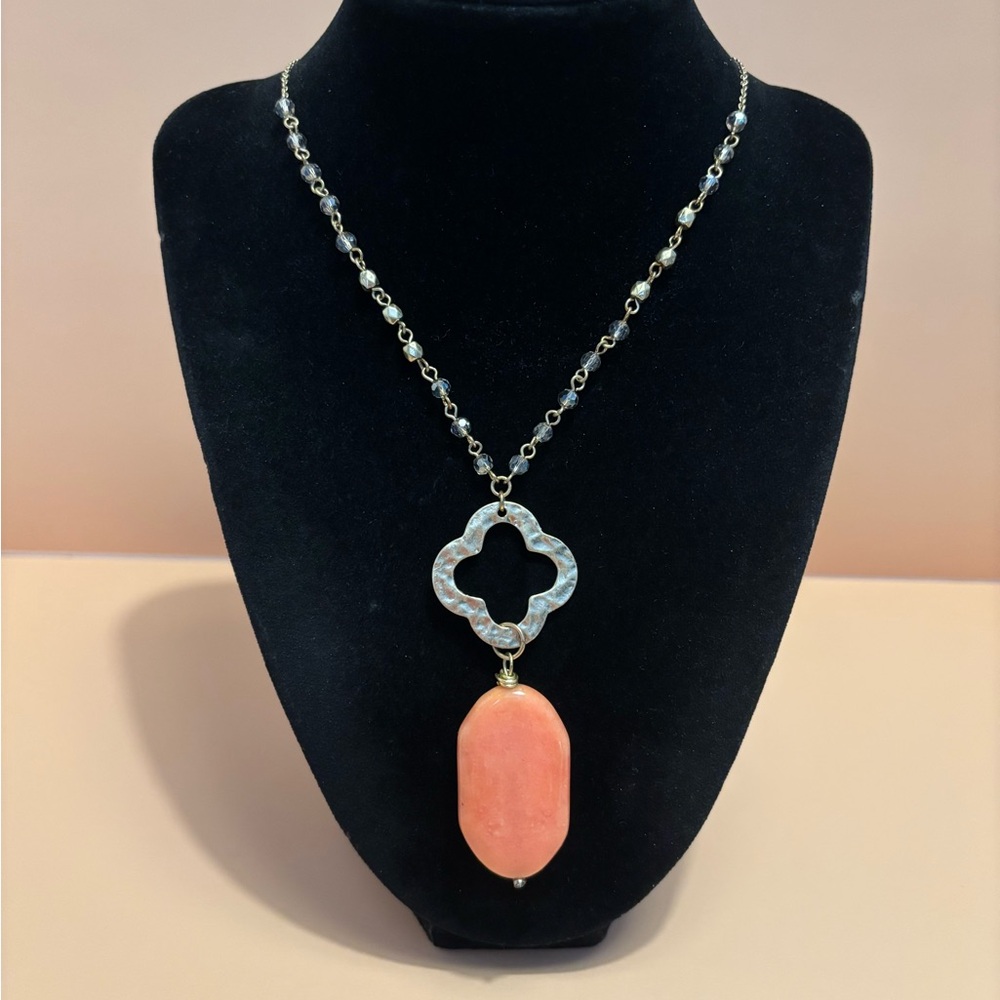 🌻Envious Gold Tone Peachy Pink Hammered Pendant Necklace 30”+3”